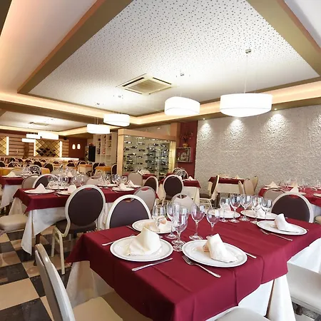 Fray Sebastian Hotel *